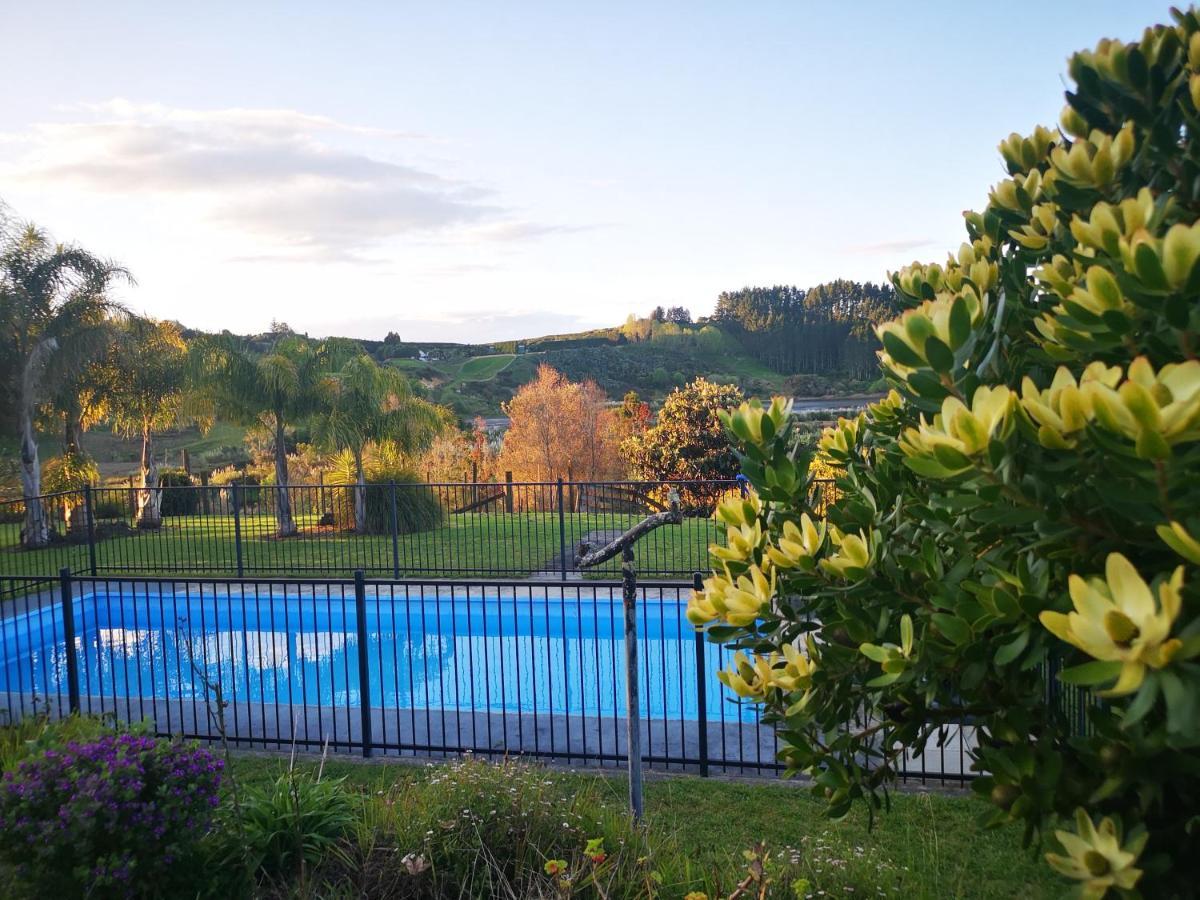 Whakamarama River Side Lodge מראה חיצוני תמונה