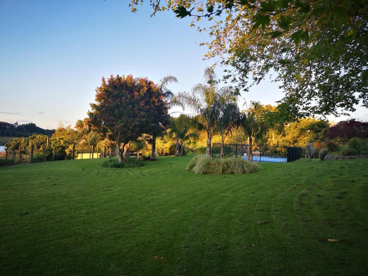Whakamarama River Side Lodge מראה חיצוני תמונה